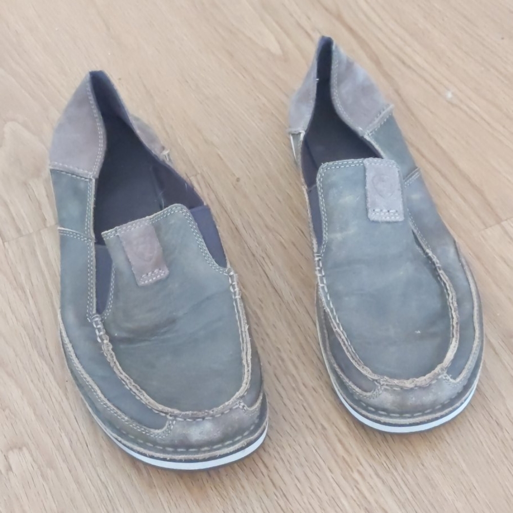 Ariat Slides